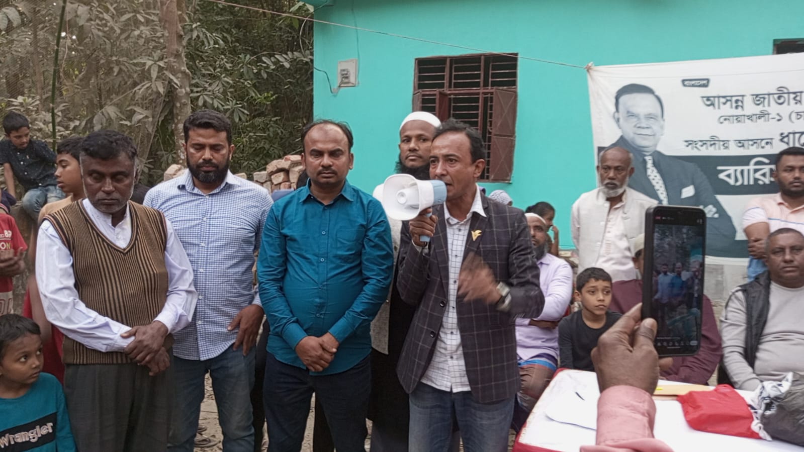 চাটখিল পৌরসভা বিএনপি নেতা মাহবুব আলম সবুজের আয়োজনে নির্বাচনী উঠান বৈঠক সভা অনুষ্ঠিত
