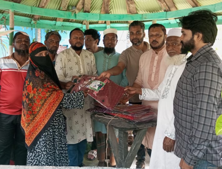 চাটখিল পৌরসভায় ঈদ উপহার বিতরণ করেন বিএনপি নেতা আহসানুল হক মাসুদ