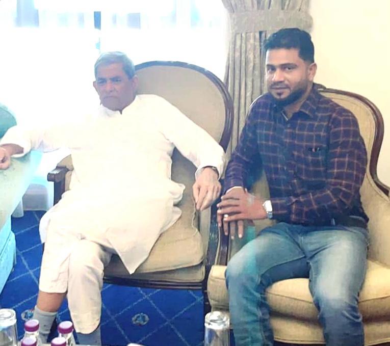 প্রেসিডেন্ট নির্বাচনে মনোনয়ন পাওয়ায় মির্জা ফখরুল ইসলাম আলমগীর-কে শুভেচ্ছা জানিয়েছেন বিএনপি নেতা সাখাওয়াত হোসেন স্বপন