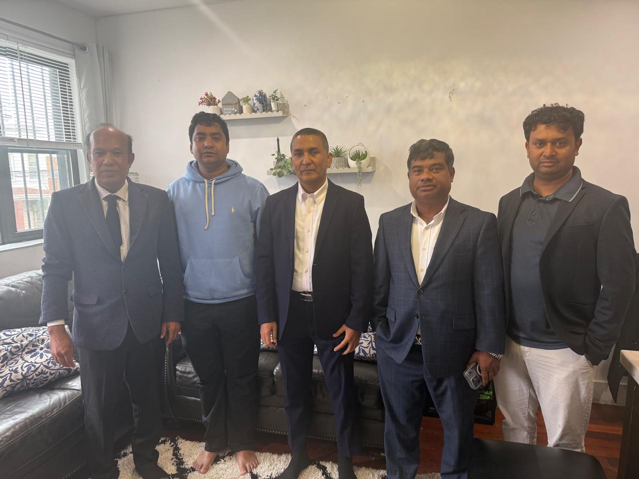 নিউইয়র্কে যুবদল ও ছাত্রদলের কেন্দ্রীয় সাধারণ সম্পাদকের সঙ্গে সাবেক ছাত্রনেতা ব্যারিস্টার মনির হোসেন কাজলের শুভেচ্ছা বিনিময়