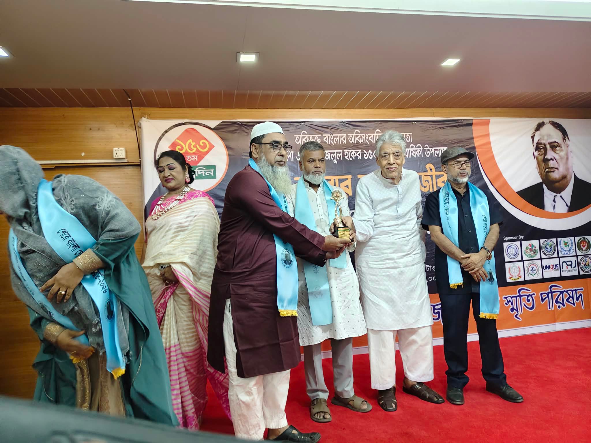 সাংবাদিকতায় বিশেষ অবদানে শেরে বাংলা একে ফজলুল হক অ্যাডওয়ার্ড পেলেন মাকসুদ আলম